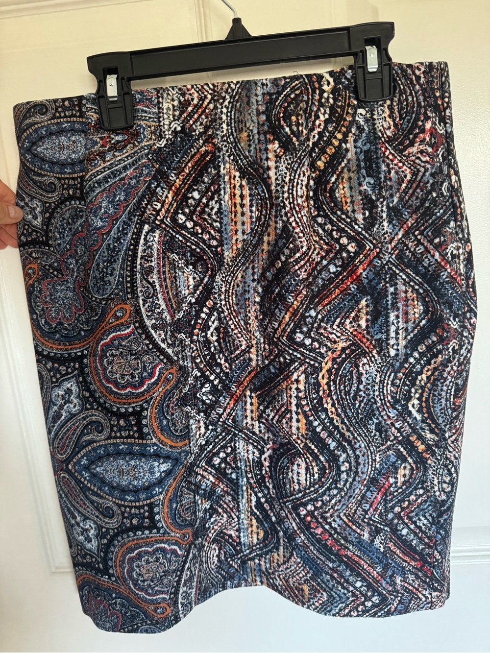 NWOT J. Jill pencil skirt size small. EUC. Great print, stretchy material.